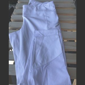 Athleta mesh Contender capri - bright white, medium petite
